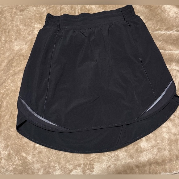 lululemon athletica Dresses & Skirts - Lululemon Hotty Hot Skirt size 4